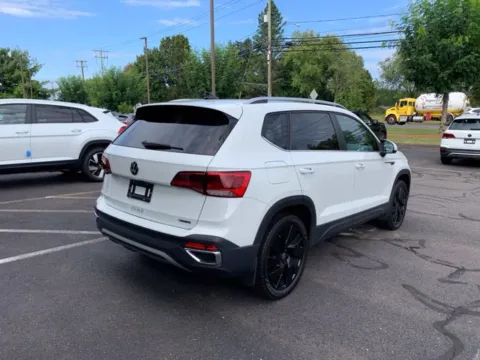 More photos of 2024 Volkswagen Taos 1.5T SEL at Lia Volkswagen, CT