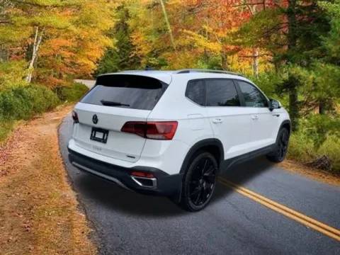 More photos of 2024 Volkswagen Taos 1.5T SEL at Lia Volkswagen, CT