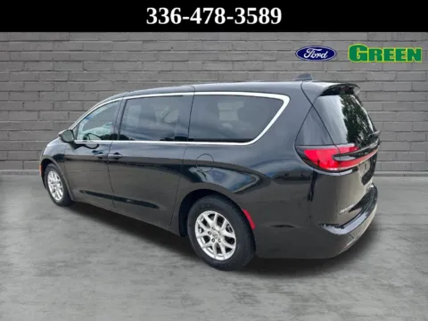 More photos of 2023 Chrysler Pacifica Touring L at Green Ford, NC