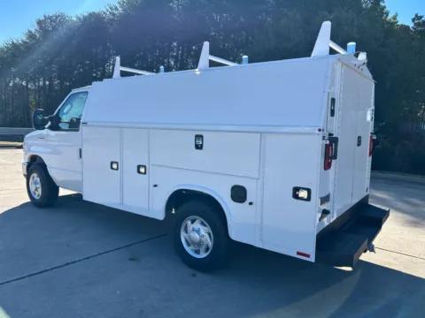 More photos of 2027 Ford E-350SD at Green Ford, NC