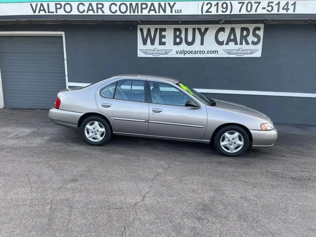 2000 Nissan Altima GLE Sedan 4D for sale in Valparaiso, IN