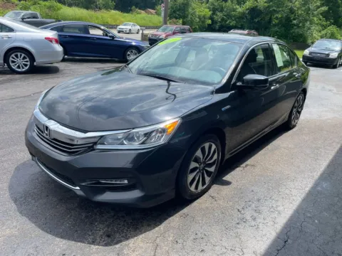 More photos of 2017 Honda Accord Hybrid Sedan 4D at Valpo Car Co., IN