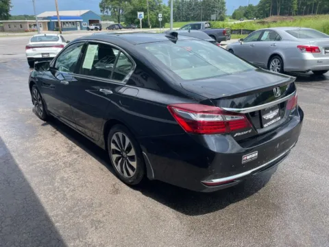 More photos of 2017 Honda Accord Hybrid Sedan 4D at Valpo Car Co., IN