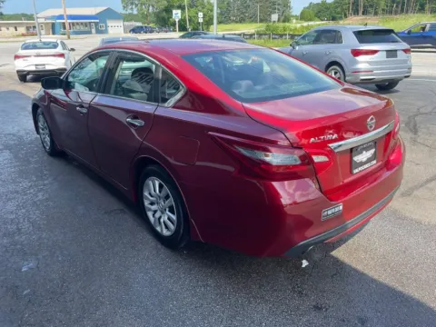More photos of 2018 Nissan Altima 2.5 S Sedan 4D at Valpo Car Co., IN