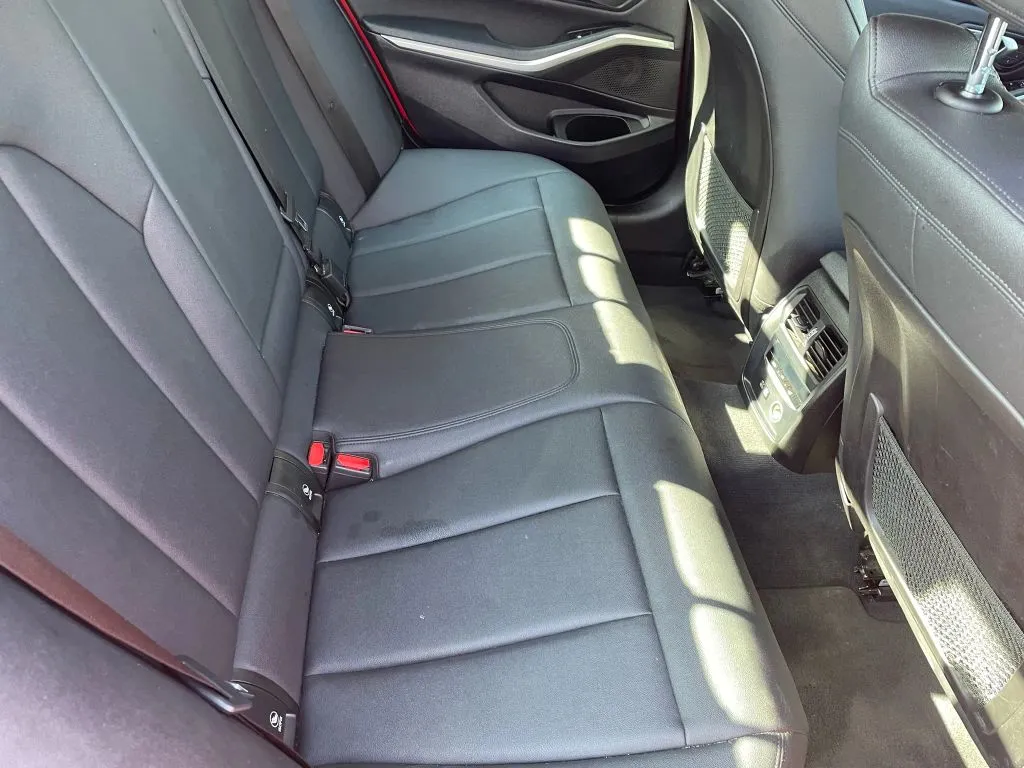 2020 BMW 3 Series 330i - Photo 11