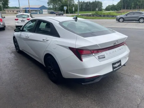 More photos of 2023 Hyundai Elantra SEL Sedan 4D at Valpo Car Co., IN