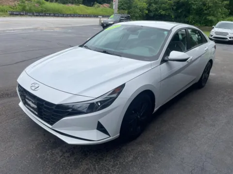 More photos of 2023 Hyundai Elantra SEL Sedan 4D at Valpo Car Co., IN