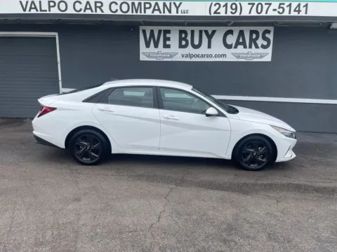 White 2023 Hyundai Elantra SEL Sedan 4D for sale in Valparaiso, IN
