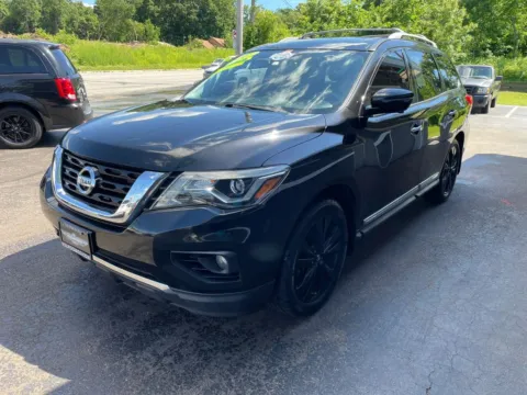 More photos of 2017 Nissan Pathfinder Platinum Sport Utility 4D at Valpo Car Co., IN