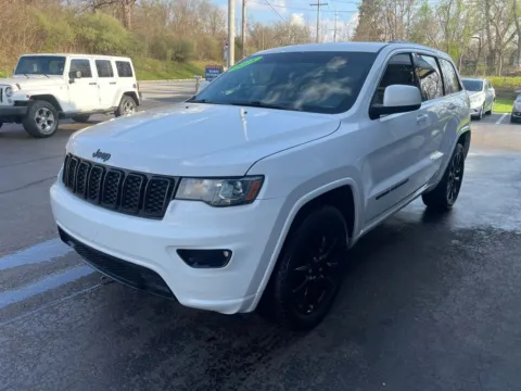 More photos of 2018 Jeep Grand Cherokee Altitude Sport Utility 4D at Valpo Car Co., IN