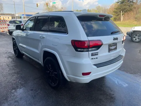 More photos of 2018 Jeep Grand Cherokee Altitude Sport Utility 4D at Valpo Car Co., IN