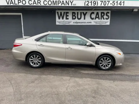 Silver 2016 Toyota Camry Hybrid XLE Sedan 4D for sale in Valparaiso, IN