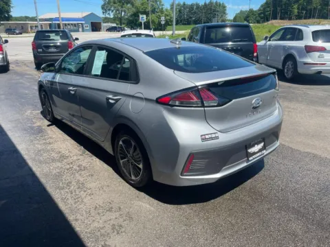More photos of 2020 Hyundai Ioniq Plug-in Hybrid SE Hatchback 4D at Valpo Car Co., IN