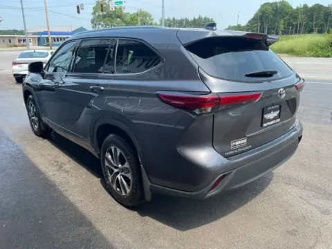 More photos of 2021 Toyota Highlander XLE Sport Utility 4D at Valpo Car Co., IN