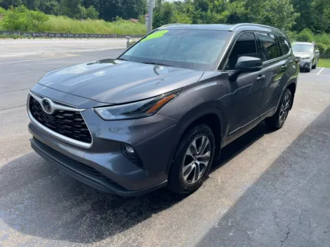 More photos of 2021 Toyota Highlander XLE Sport Utility 4D at Valpo Car Co., IN