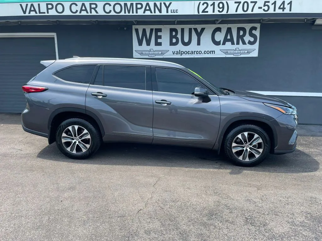 Gray 2021 Toyota Highlander XLE Sport Utility 4D for sale in Valparaiso, IN