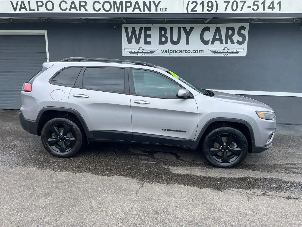 Silver 2019 Jeep Cherokee Altitude Sport Utility 4D for sale in Valparaiso, IN