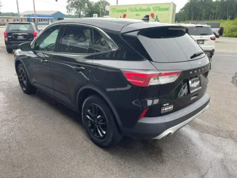 More photos of 2020 Ford Escape SE Sport Utility 4D at Valpo Car Co., IN