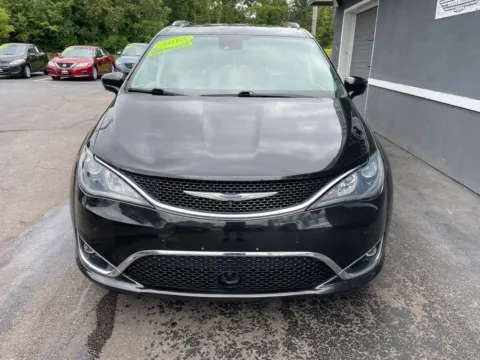 Another view of 2018 Chrysler Pacifica Touring L Minivan 4D for sale in Valparaiso, IN at Valpo Car Co.