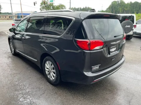 More photos of 2018 Chrysler Pacifica Touring L Minivan 4D at Valpo Car Co., IN