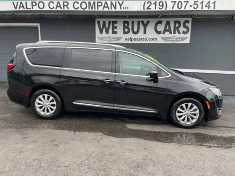 Black 2018 Chrysler Pacifica Touring L Minivan 4D for sale in Valparaiso, IN