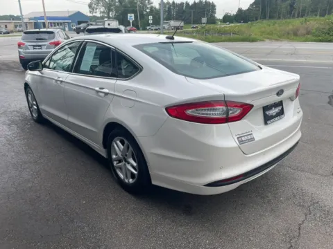 More photos of 2016 Ford Fusion SE Sedan 4D at Valpo Car Co., IN