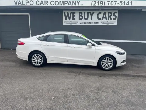 White 2016 Ford Fusion SE Sedan 4D for sale in Valparaiso, IN