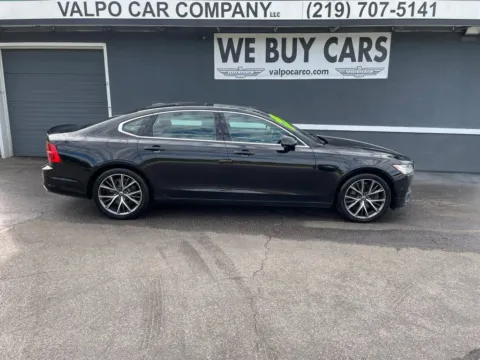 Black 2018 Volvo S90 T6 Momentum Sedan 4D for sale in Valparaiso, IN