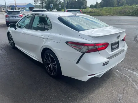 More photos of 2019 Toyota Camry SE Sedan 4D at Valpo Car Co., IN