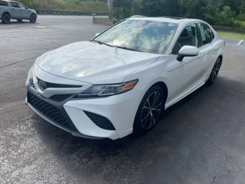 More photos of 2019 Toyota Camry SE Sedan 4D at Valpo Car Co., IN