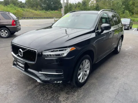 More photos of 2016 Volvo XC90 T6 Momentum Sport Utility 4D at Valpo Car Co., IN
