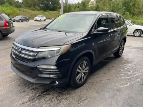 More photos of 2016 Honda Pilot EX-L Sport Utility 4D at Valpo Car Co., IN