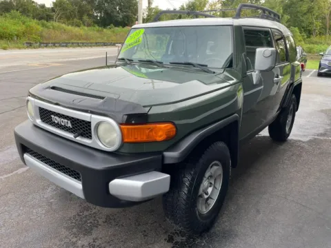 More photos of 2010 Toyota FJ Cruiser Sport Utility 2D at Valpo Car Co., IN
