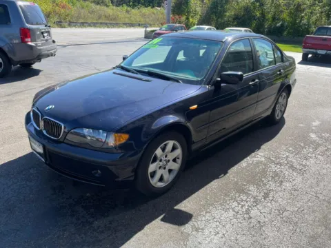 More photos of 2004 BMW 3 Series 325xi Sedan 4D at Valpo Car Co., IN