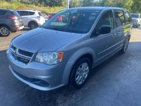 More photos of 2017 Dodge Grand Caravan Passenger SE Minivan 4D at Valpo Car Co., IN
