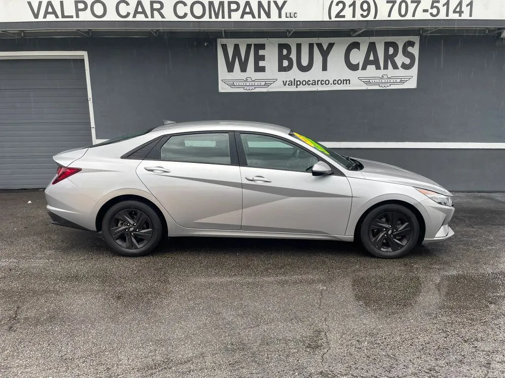 Silver 2021 Hyundai Elantra SEL Sedan 4D for sale in Valparaiso, IN