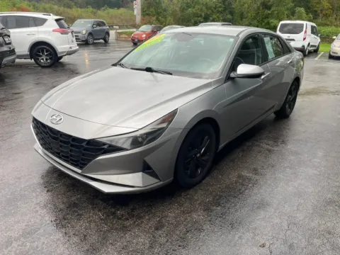 More photos of 2021 Hyundai Elantra SEL Sedan 4D at Valpo Car Co., IN