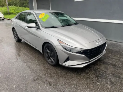 Photos of 2021 Hyundai Elantra SEL Sedan 4D for sale in Valparaiso, IN at Valpo Car Co.