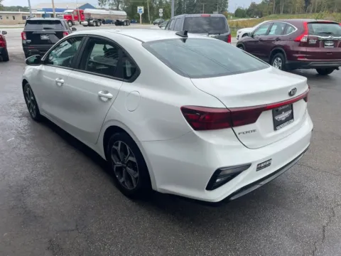 More photos of 2021 Kia Forte LXS Sedan 4D at Valpo Car Co., IN