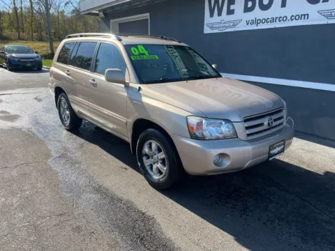 Photos of 2004 Toyota Highlander Sport Utility 4D for sale in Valparaiso, IN at Valpo Car Co.
