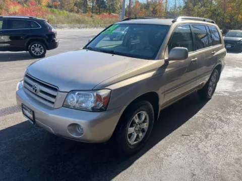 More photos of 2004 Toyota Highlander Sport Utility 4D at Valpo Car Co., IN