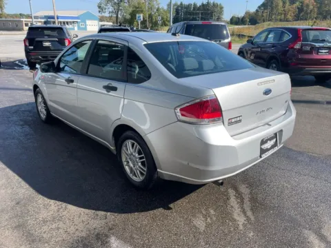 More photos of 2011 Ford Focus SE Sedan 4D at Valpo Car Co., IN