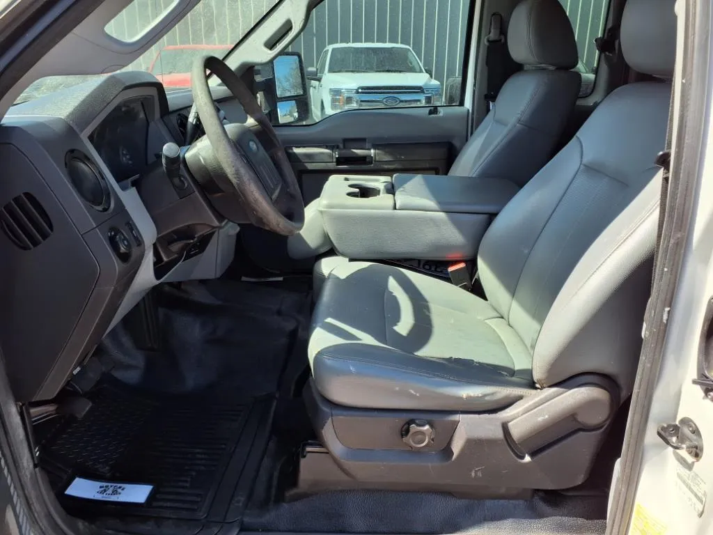Ford F-350 photo 8