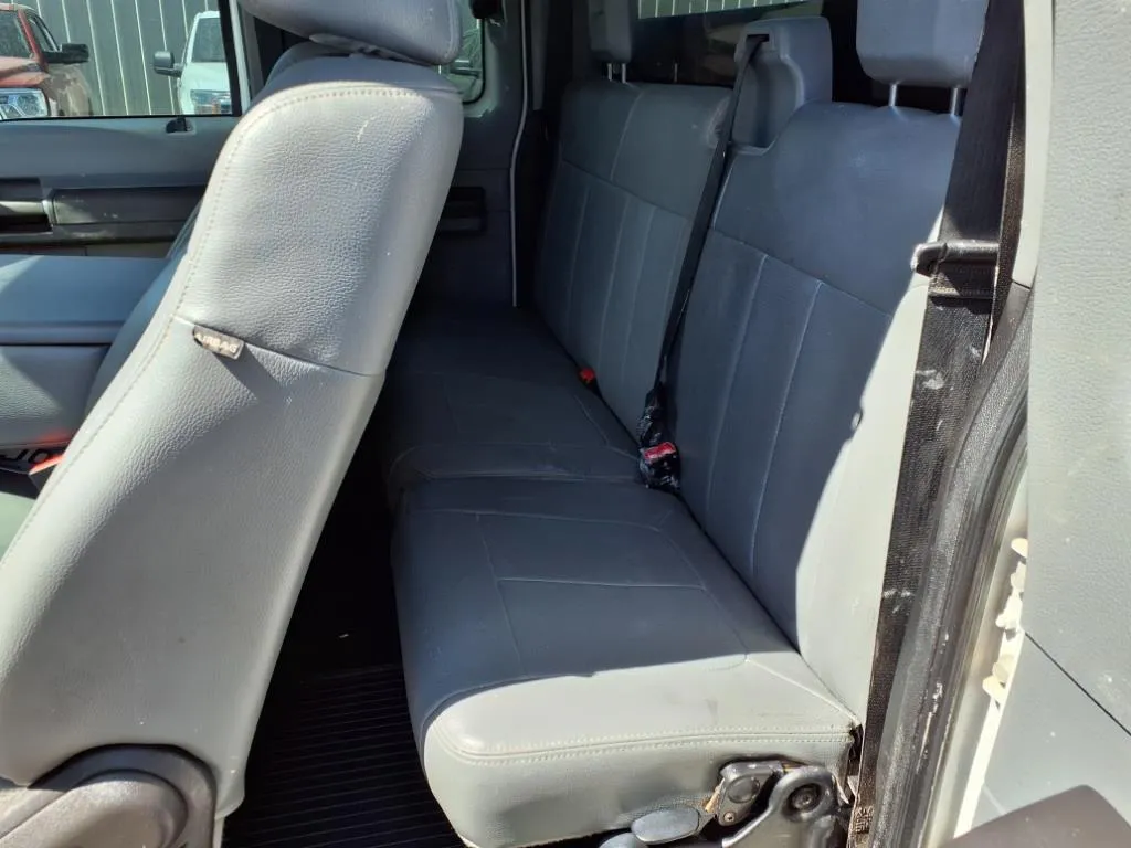 Ford F-350 photo 9