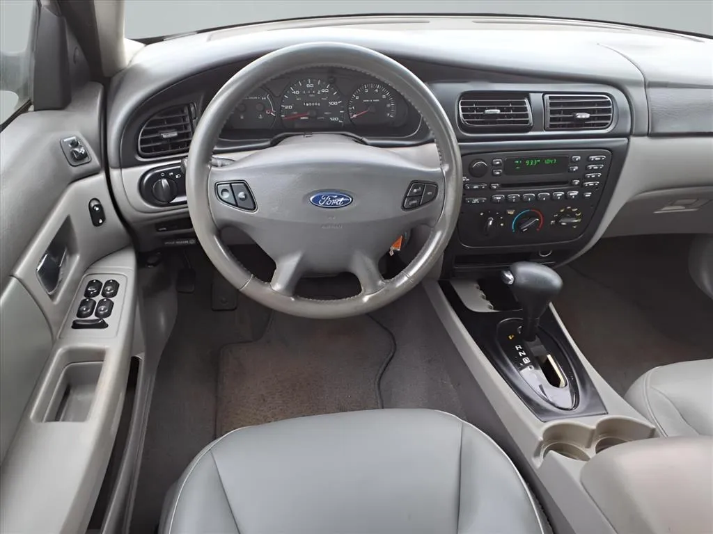 2002 Ford Taurus SES Deluxe - Photo 10