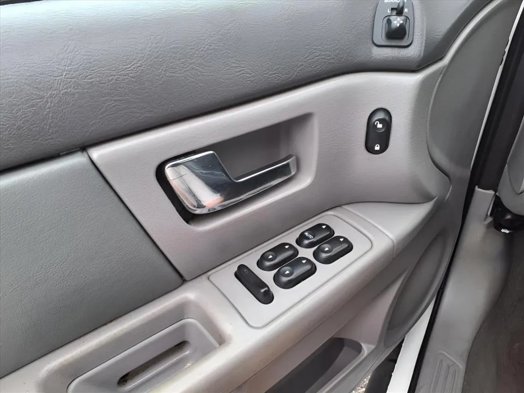 2002 Ford Taurus SES Deluxe - Photo 11