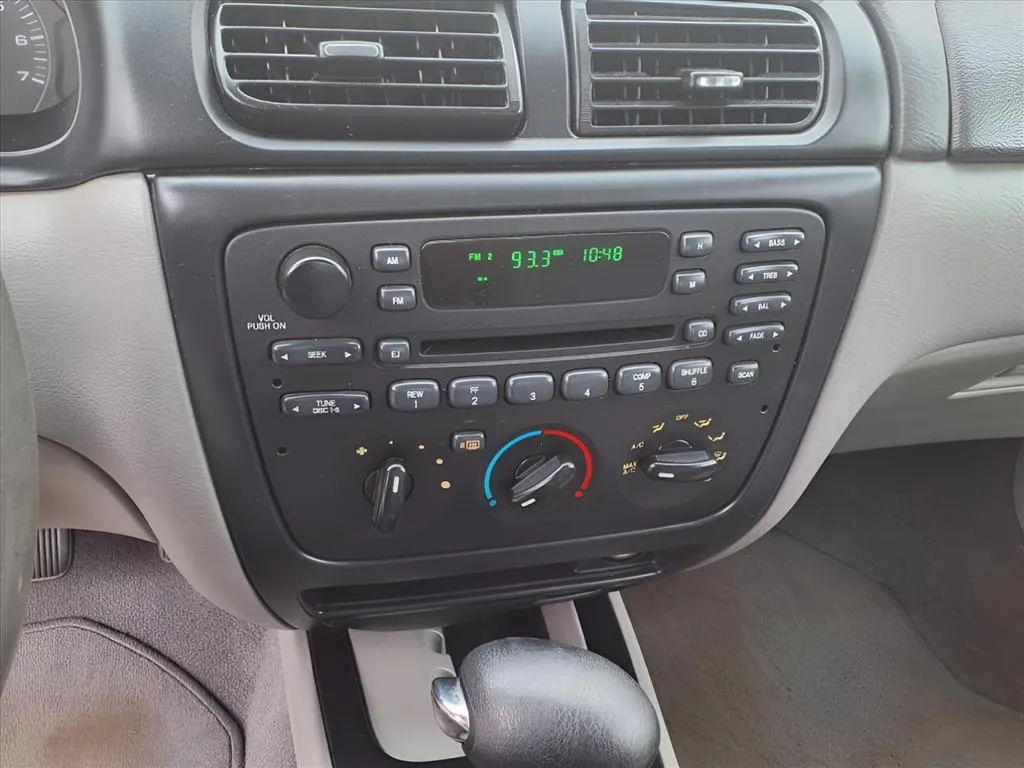 2002 Ford Taurus SES Deluxe - Photo 8