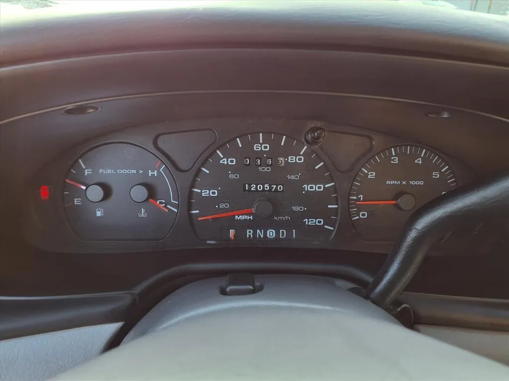 2000 Ford Taurus SES - Photo 6