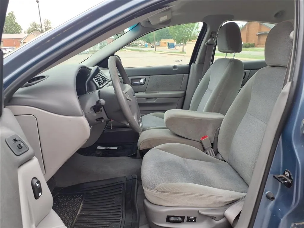 2000 Ford Taurus SES - Photo 9