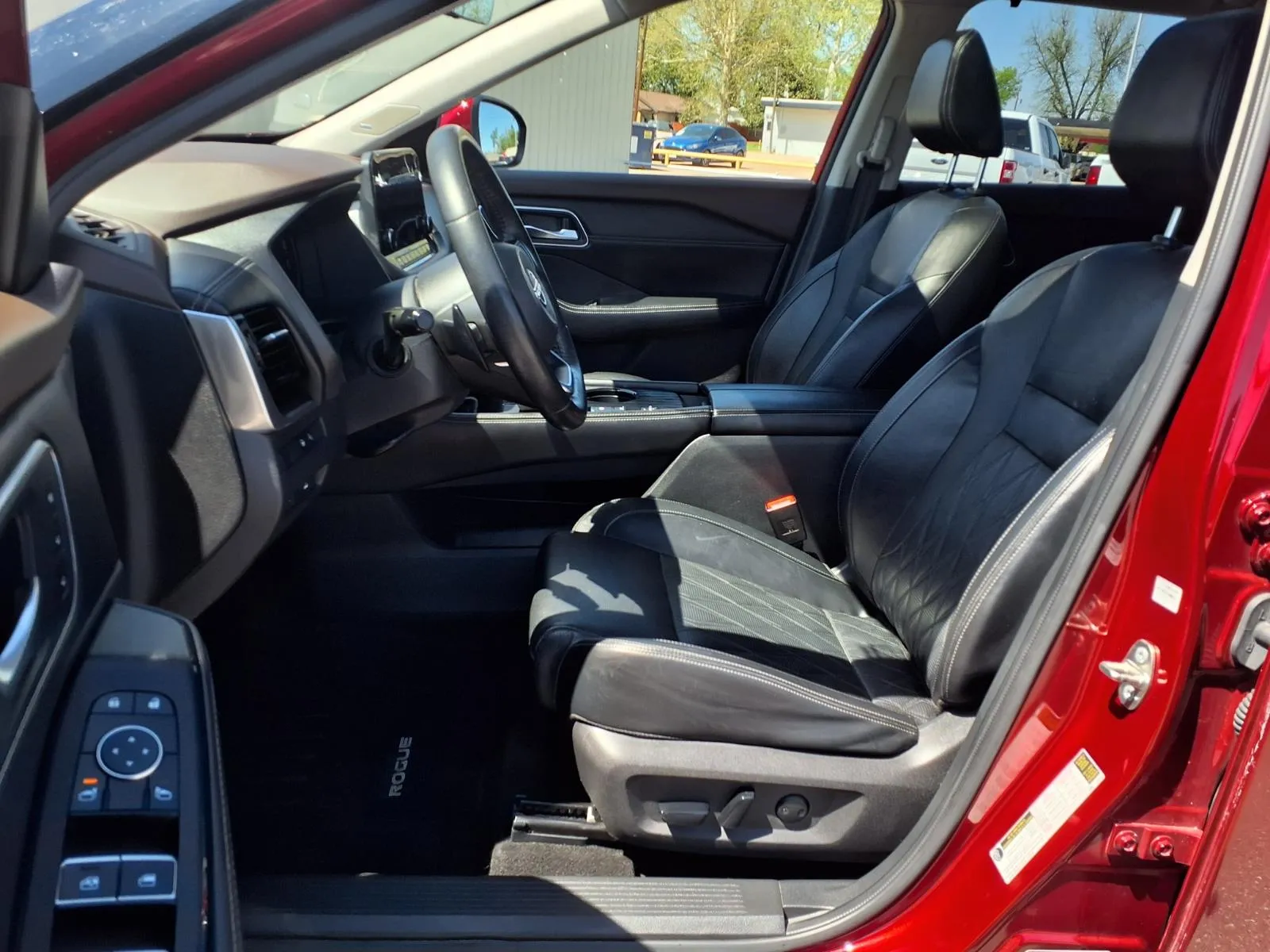 Nissan Rogue photo 12